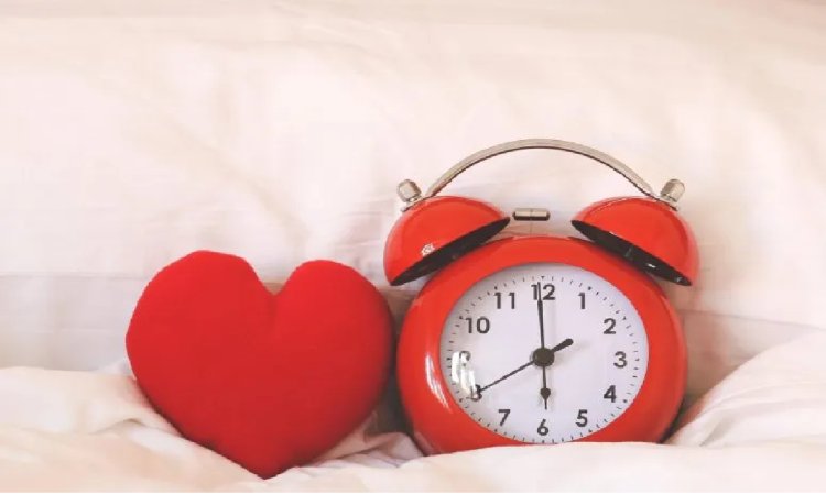 Too Much or Too Little Sleep Linked to Elevated Heart Risks in People Free From Disease
